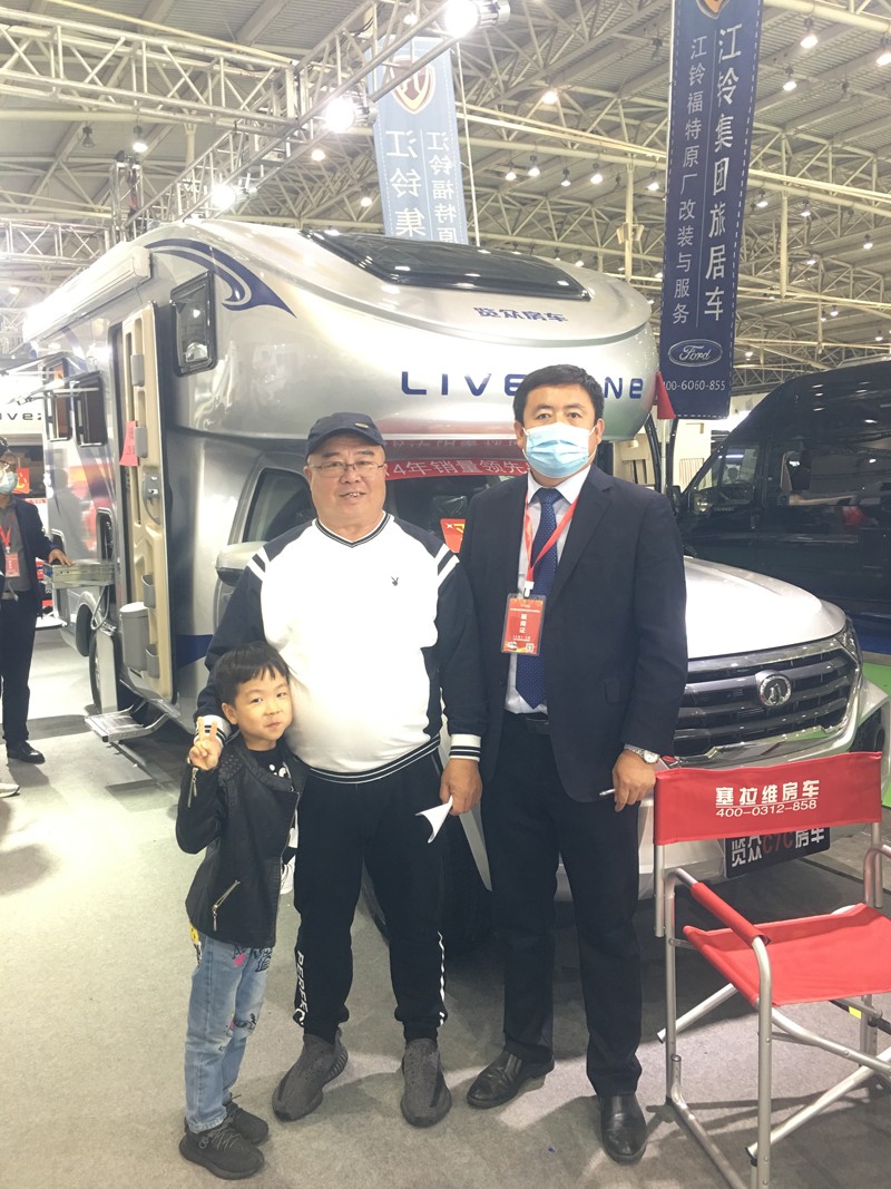從這選房車的顧客怎么這么多？
