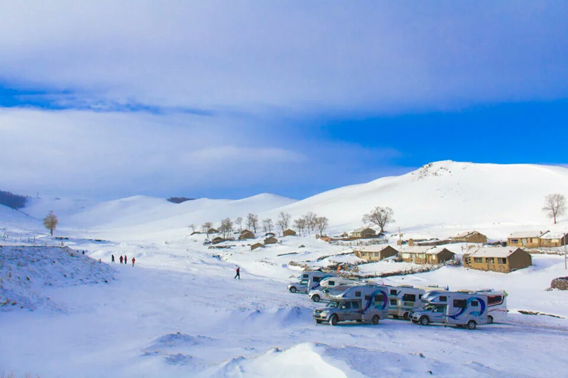 踏雪前行，房車也能雪地越野