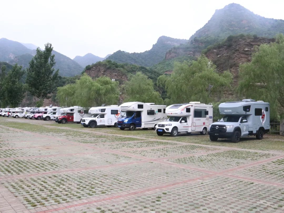 覽眾房車(chē)攜手長(zhǎng)城炮聯(lián)袂出席那達(dá)慕6.jpg