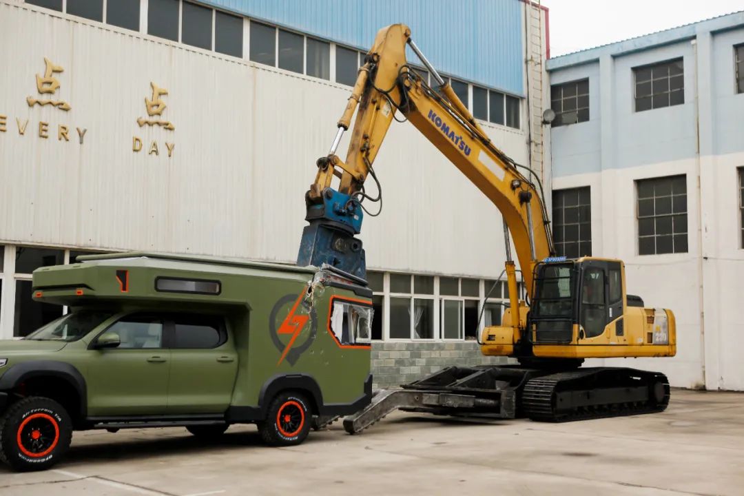 砸掉山海炮旅居車，覽眾房車究竟在搞什么？